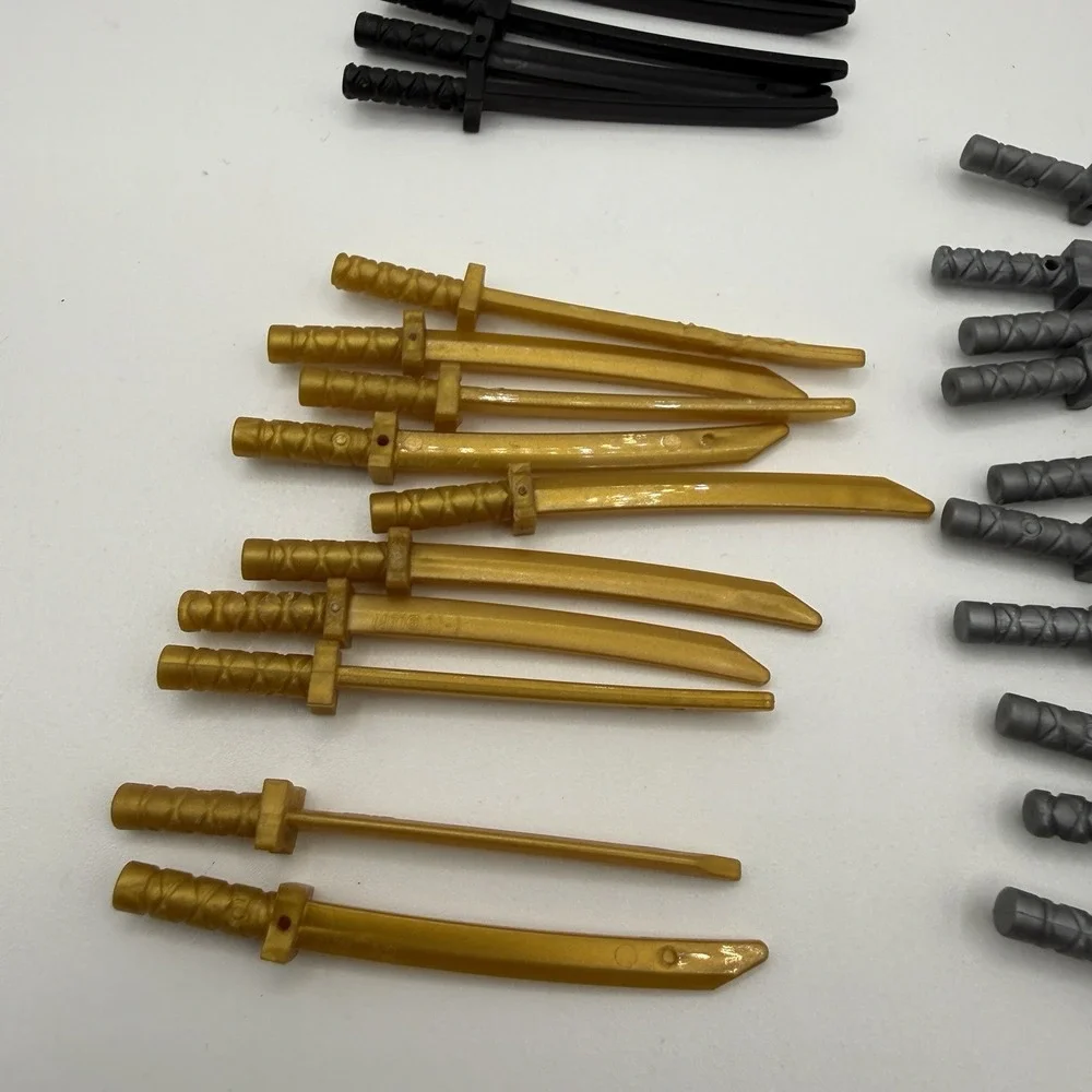 LEGO Ninjago Katana Lot 25 Pieces Minifigure Swords 10 Silver, Gold & 5 Black - Picture 4 of 5